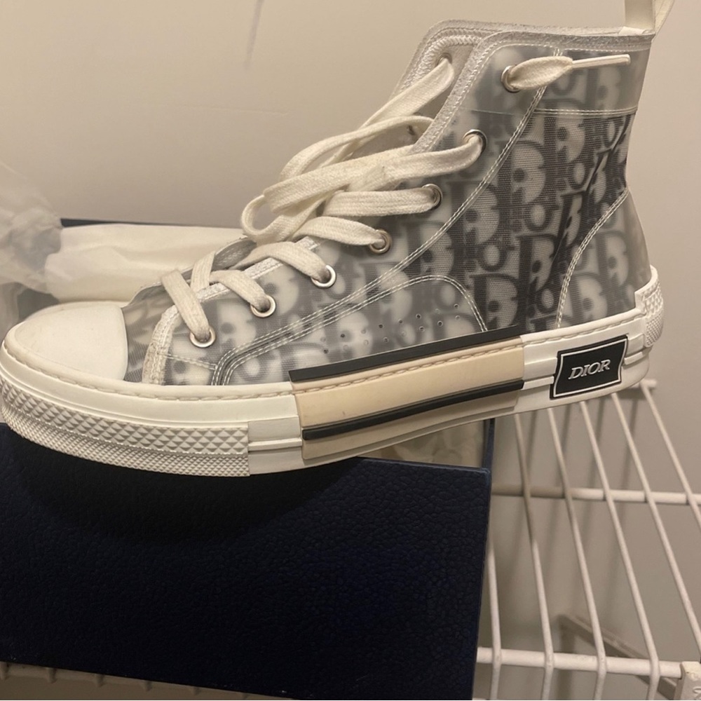 Good as new has box no sole in shoes worn 3 times